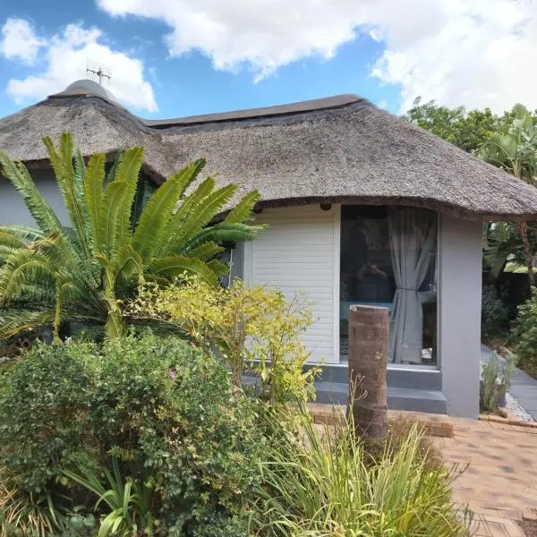 The Thatched Cottage, hotel u gradu Eversdal