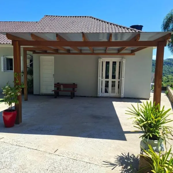 Casa Finger próx do centro e do Núcleo Enxaimel de frente pra VRS865 anfitriã reside ao lado, hotel v destinácii Ivoti