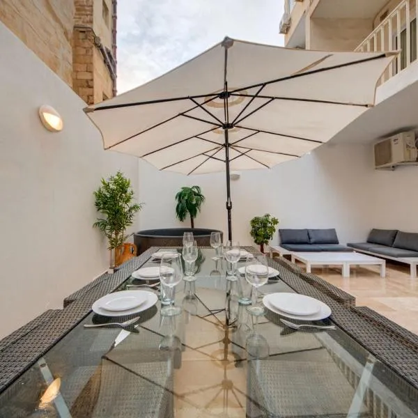 New 3BDR Luxury Seaside Home with Heated Jacuzzi - Best Location in Sliema, hotel a Sliema