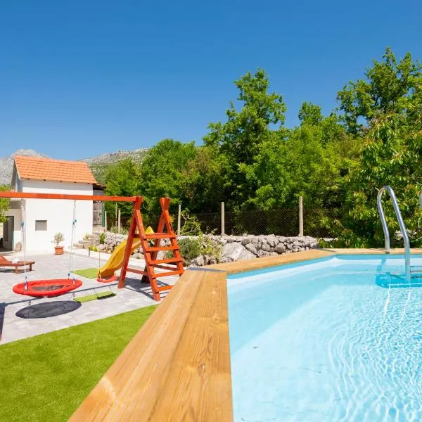 Nika Vacation House, hotel en Zavojane