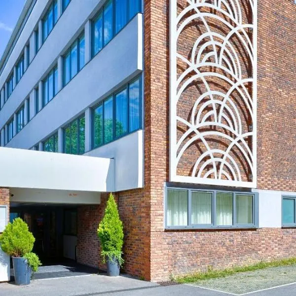 Best Western Hôtel Journel Paris Sud, hótel í Ris-Orangis