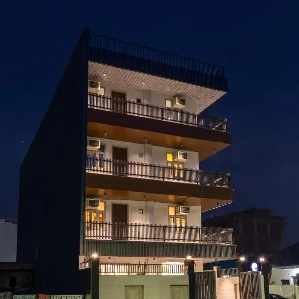 Hotel Park Tree I Sec-63A I Noida I Couple Friendly and Corporate Rooms available photo 2