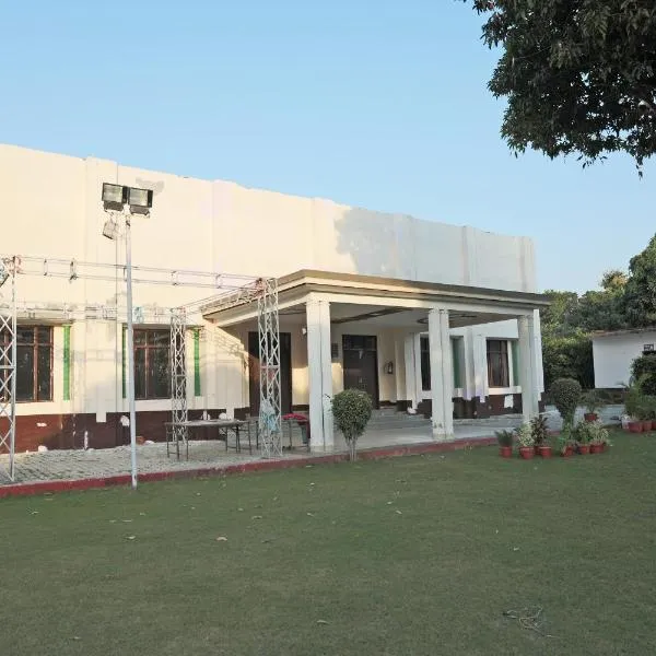 Hotel O Surprise Farm House, hotel a Alīgarh