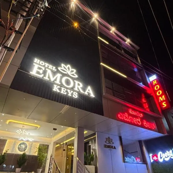 Hotel Emora Keys, 500 Mtrs From Madikeri Fort، فندق في ماديكيري