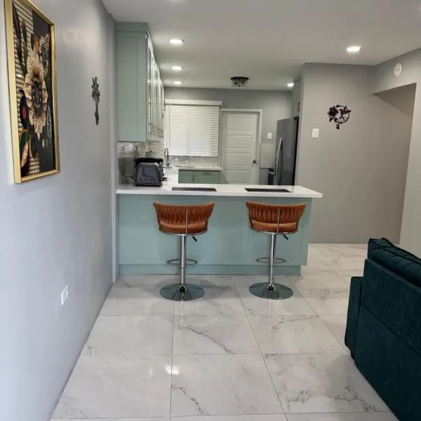 Dalleos Getaway, hotel sa Tacarigua