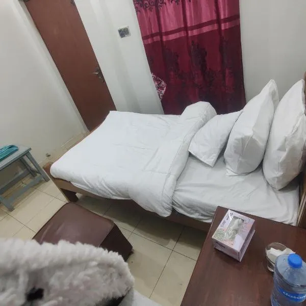 Second Home Hotel, hotel u gradu 'Multan'