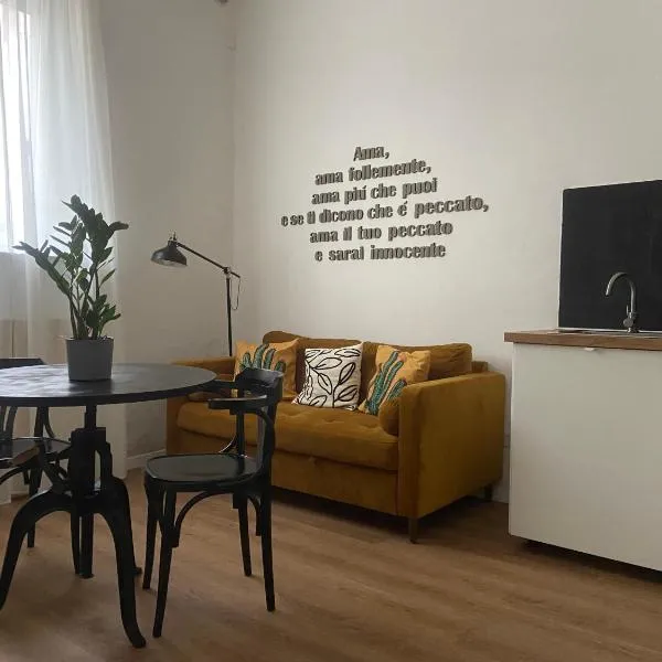 AMA HOMe, appartamento in centro con terrazza, hotel u Anconi