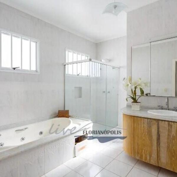 Casa com 3 suítes e piscina em Jurerê I LIVE1320-T - Foto 3