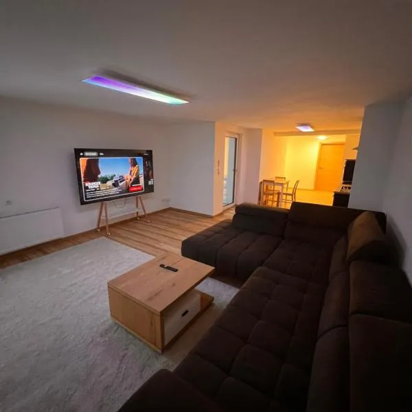 Modern Apartment 2 Graf - New!!, hotelli kohteessa Grafenwöhr