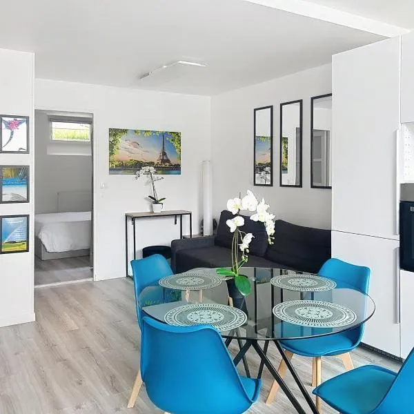 Stay & Smile Croissy, 2 parkings, hotel v mestu Croissy-Beaubourg