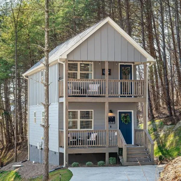 Ideal Location and Mountain Views Chattanooga Home!, hotel i Chattanooga