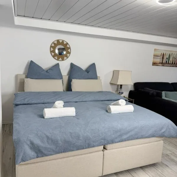 Modern Basement Apt near Phantasialand & Cologne: Erftstadt şehrinde bir otel