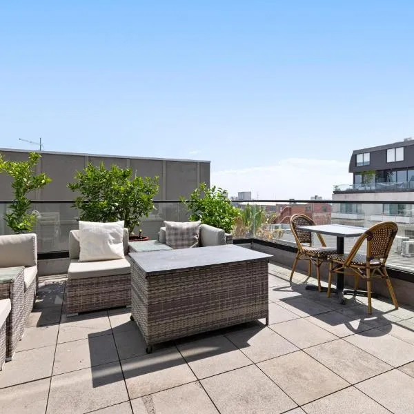 Modern Quiet 1 & 2 Bed Apt Opposite Albert Park, hotel sa Melbourne