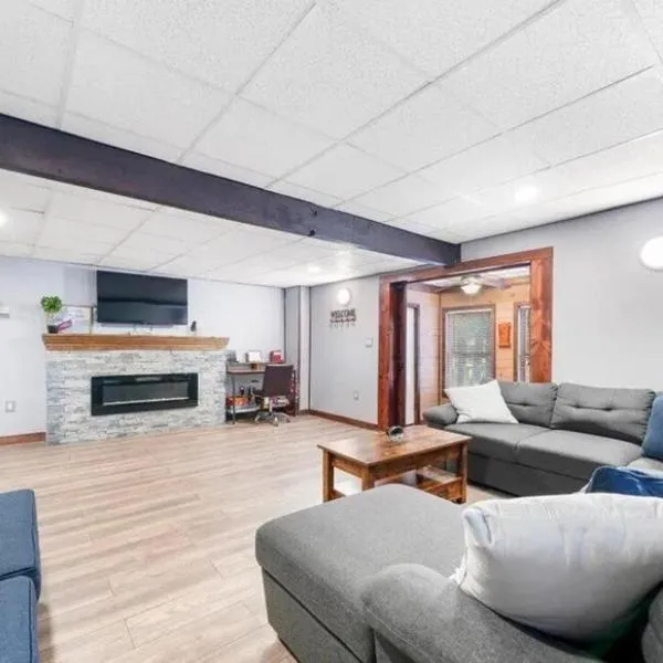 Peaceful 4 Bedroom Home located near Lake, hotelli kohteessa Hawley