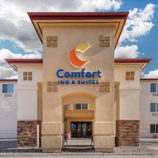 Comfort Inn & Suites Rifle، فندق في رايفل