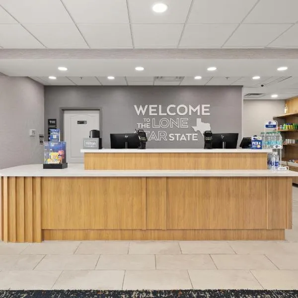 Hampton Inn & Suites McAllen، فندق في ماكالين