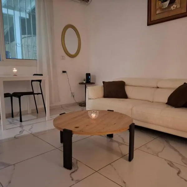 Paradise in haifa near the bahai gardens, hotelli kohteessa Haifa