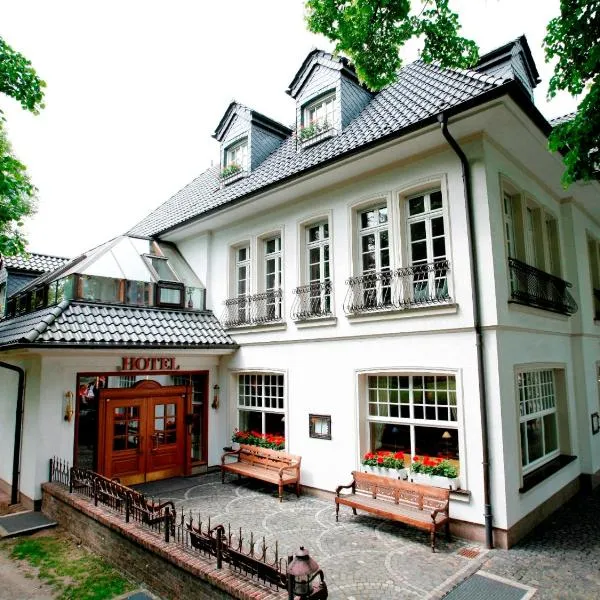 Hackenbroich에 위치한 호텔 Hotel "Schloss Friedestrom"