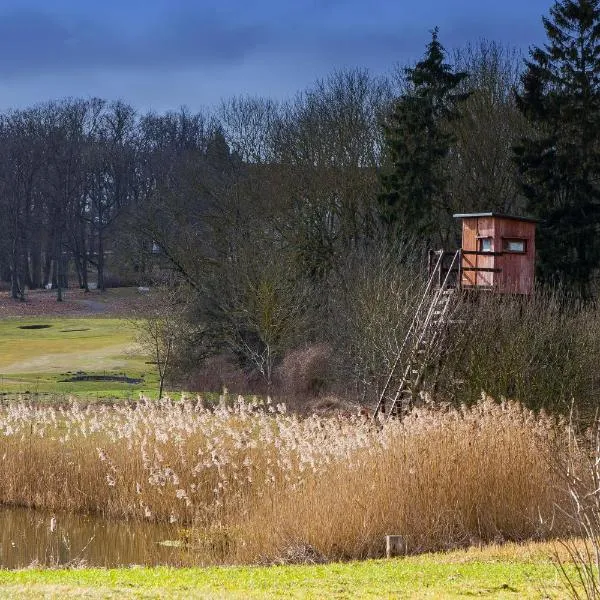 TINY HOUSE FLEESENSEE mit eigenem Garten und nur wenige Meter vom Seeufer โรงแรมในเกอห์เรน-เลบบิน