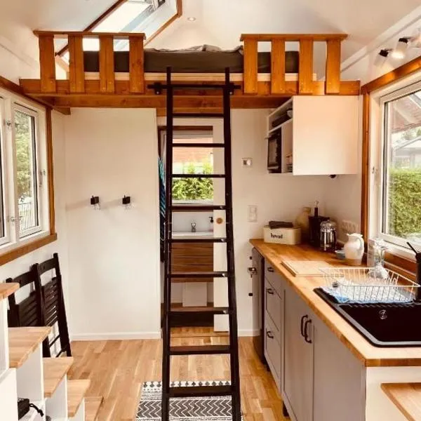 TINY HOUSE FLEESENSEE mit eigenem Garten und nur wenige Meter vom Seeufer, khách sạn ở Unter Göhren