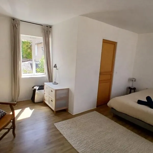 Maison du Jardinier 1 à 4 personnes, hotel in Argenton-sur-Creuse