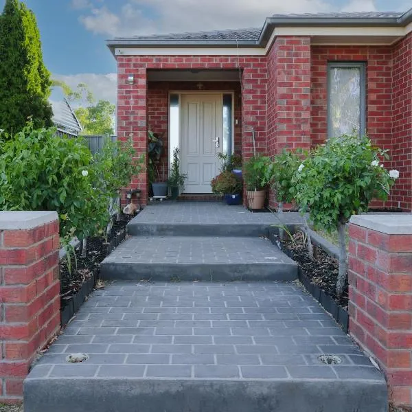Gem Home in Peppercorn Estate, Hotel in North Bendigo Junction