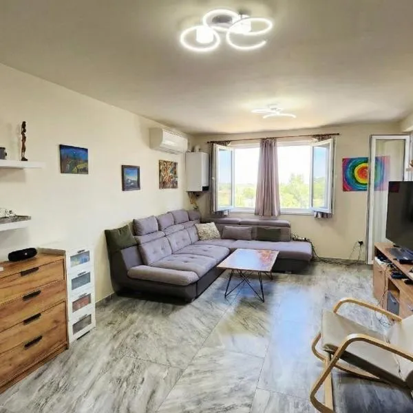 Zen Lodge, with private parking next to Paradise, hotel i Sofia