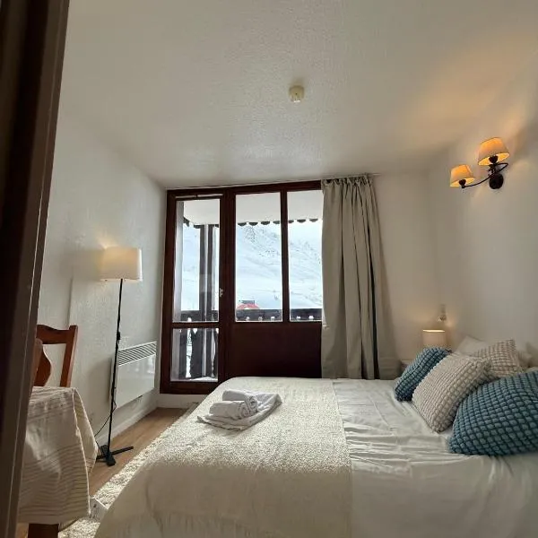 Ski InOut -Tignes Val Claret - 2 Beds Flat C214, hotel in Tignes