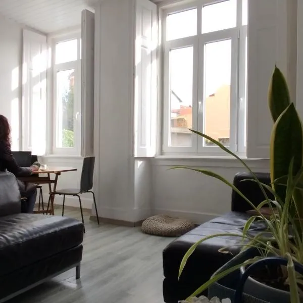 Change The World Hostels - Cascais - Estoril, hotel u gradu Monte Estoril