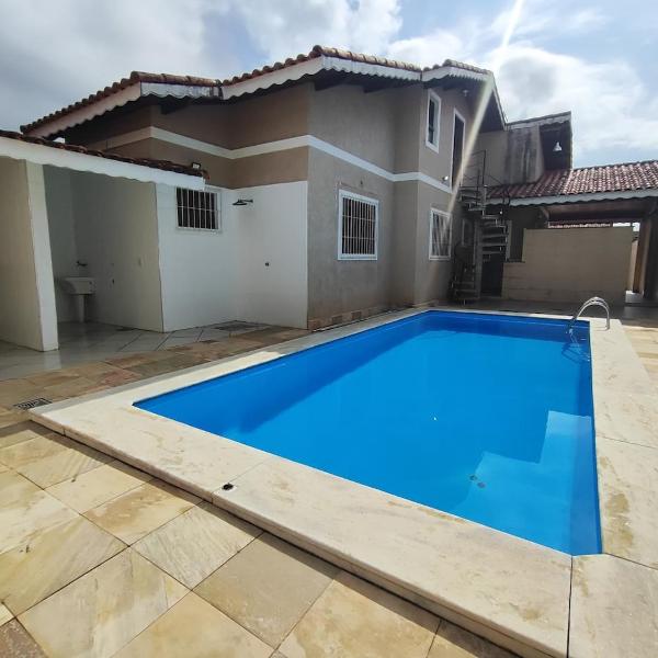 Casa Grande com piscina e churrasqueira a 400m da praia