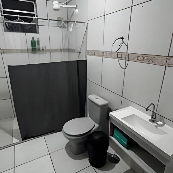 Refúgio aconchegante com garagem, ônibus e trem - Foto 4