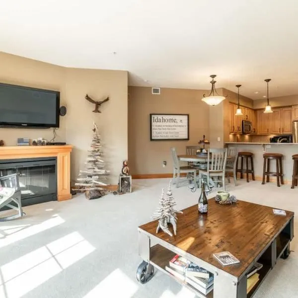 Basecamp in Riverstone Walk to River Shops and more – hotel w mieście Coeur d'Alene