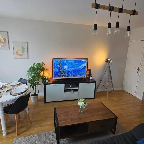 Appartement, Calme, Cosy et Balcon, hotel in Châteauroux