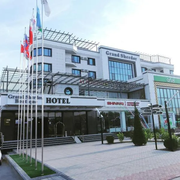 Grand Sherdor Hotel, hótel í Namangan