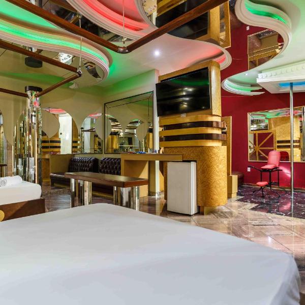 Status Motel