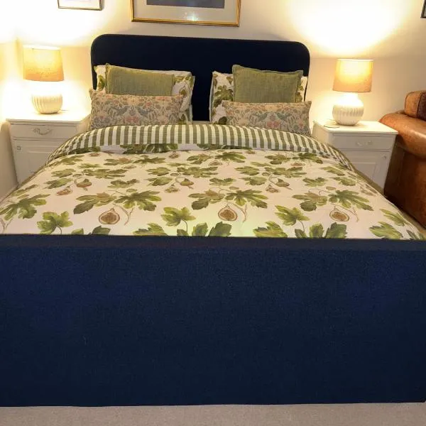 Apartment in Bray, secure parking & EV charge included, готель у місті Мейденгед