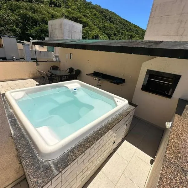 Bombinhas Summer Beach, piscina, sauna, pool، فندق في بومبينهاس