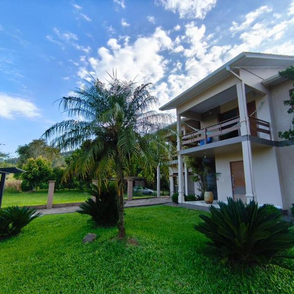 Casa com piscina, na Rota do Cristo Protetor