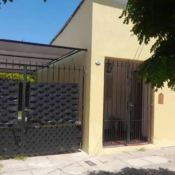 Casa hasta 6 personas en el centro, hotel in San Clemente del Tuyú