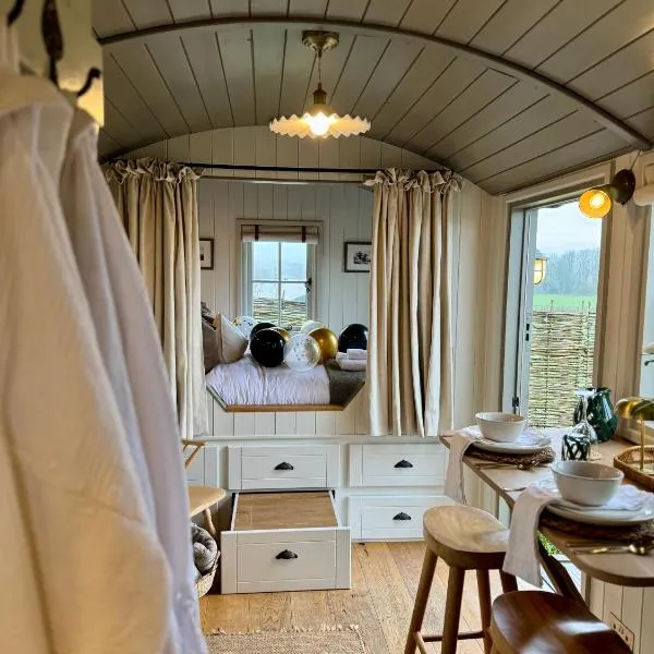 The Hut at Claston, hotel di Stoke Edith
