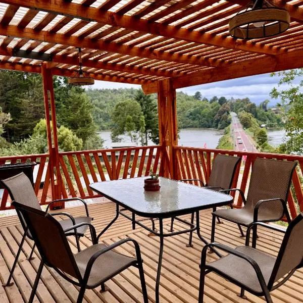 Cabaña en Valdivia frente al rio N1，瓦爾迪維亞的飯店