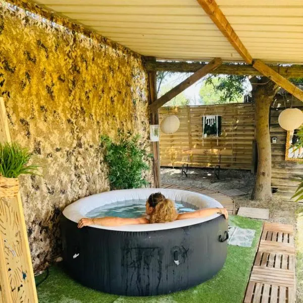 Le Pré Bohem Spa en Camargue et déconnexion, ξενοδοχείο στην Αρλ