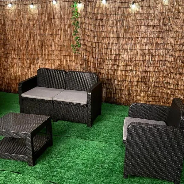 Appartement terrasse WIFI Chaines cablées 4 pers fac de droit Lille Moulins, hotel a Lilla