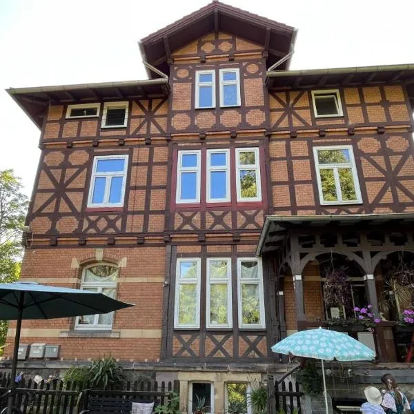 Ferienwohnung in Suhl - Gründerzeitvilla, hotel v destinaci Suhl