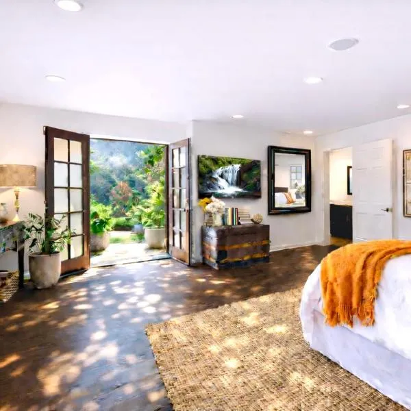 Hollywood Hills Spa Retreat Oasis with Tree Top Views, Private Jacuzzi Style Tub, Steam Room, Magical Half Acre Acre Garden and Patio, Free Parking for 2 cars, in LA's most Serene, Central Desirable Area