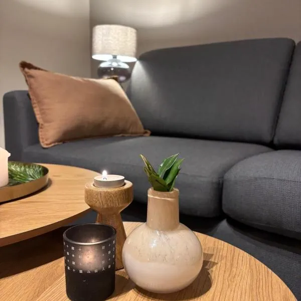 Sentralt i Raufoss-3 soverom, opptil 5 gjester, parkering og stor hage, hotel en Raufoss