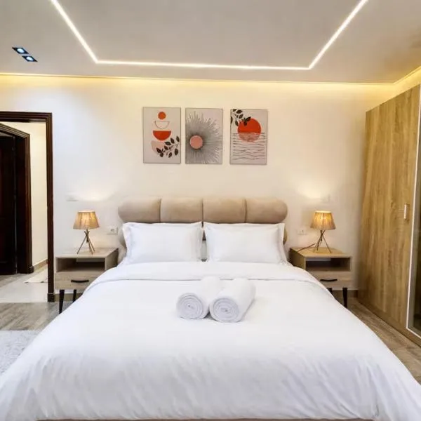 شقه فندقيه لك بالكامل غرفتين في كمباوند راقي بالشيخ زايد, hotel di Sheikh Zayed