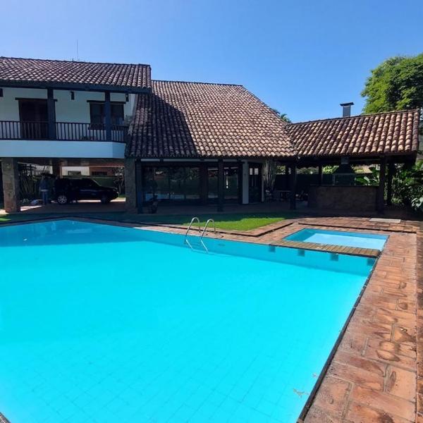 Spacious house with pool - 100m from the sea in Guaecá