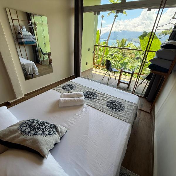 Studio Bonsai Samurai em Ilhabela com vista para o mar