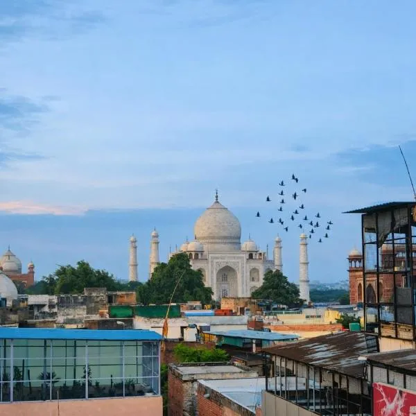 The Vacation Villa Agra A Boutique Hotel Near Taj Mahal, hotel di Agra